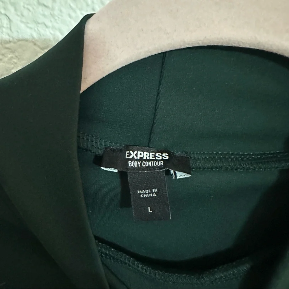 Express Body Contour Green Cut-Out Back Long Sleeve Mock Neck Bodysuit Size L - Picture 4 of 4